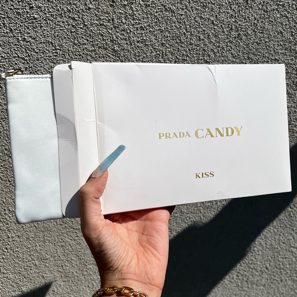 ꧁ NIB RARE Limited Edition White PRADA CANDY KISS Clutch ꧂ - Picture 4 of 6